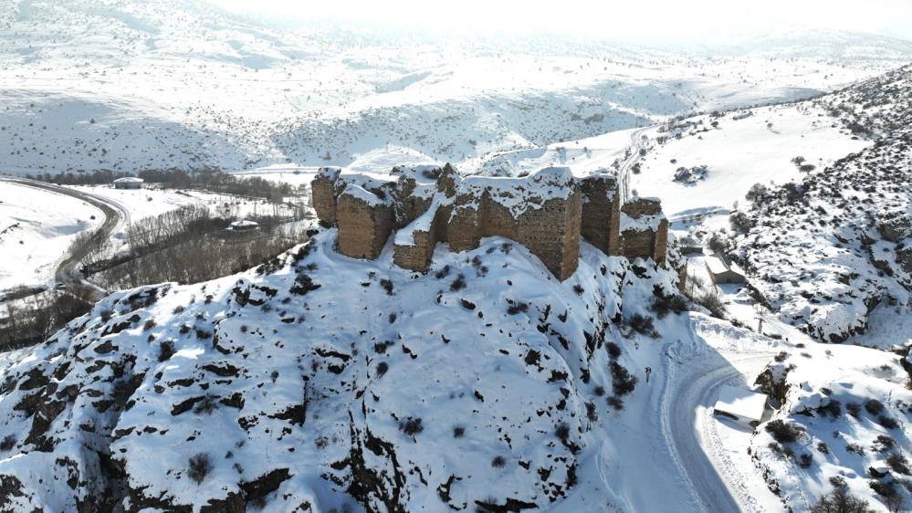 Hurman Kalesi Karla Birlikte Mest Etti 1