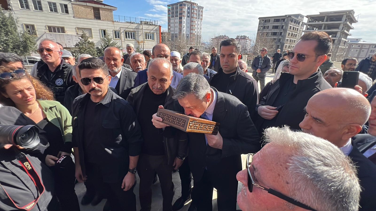İçişleri Bakanı Çiftçi’ye Kahramanmaraşlıların İlgisi Yoğun Oldu (1)