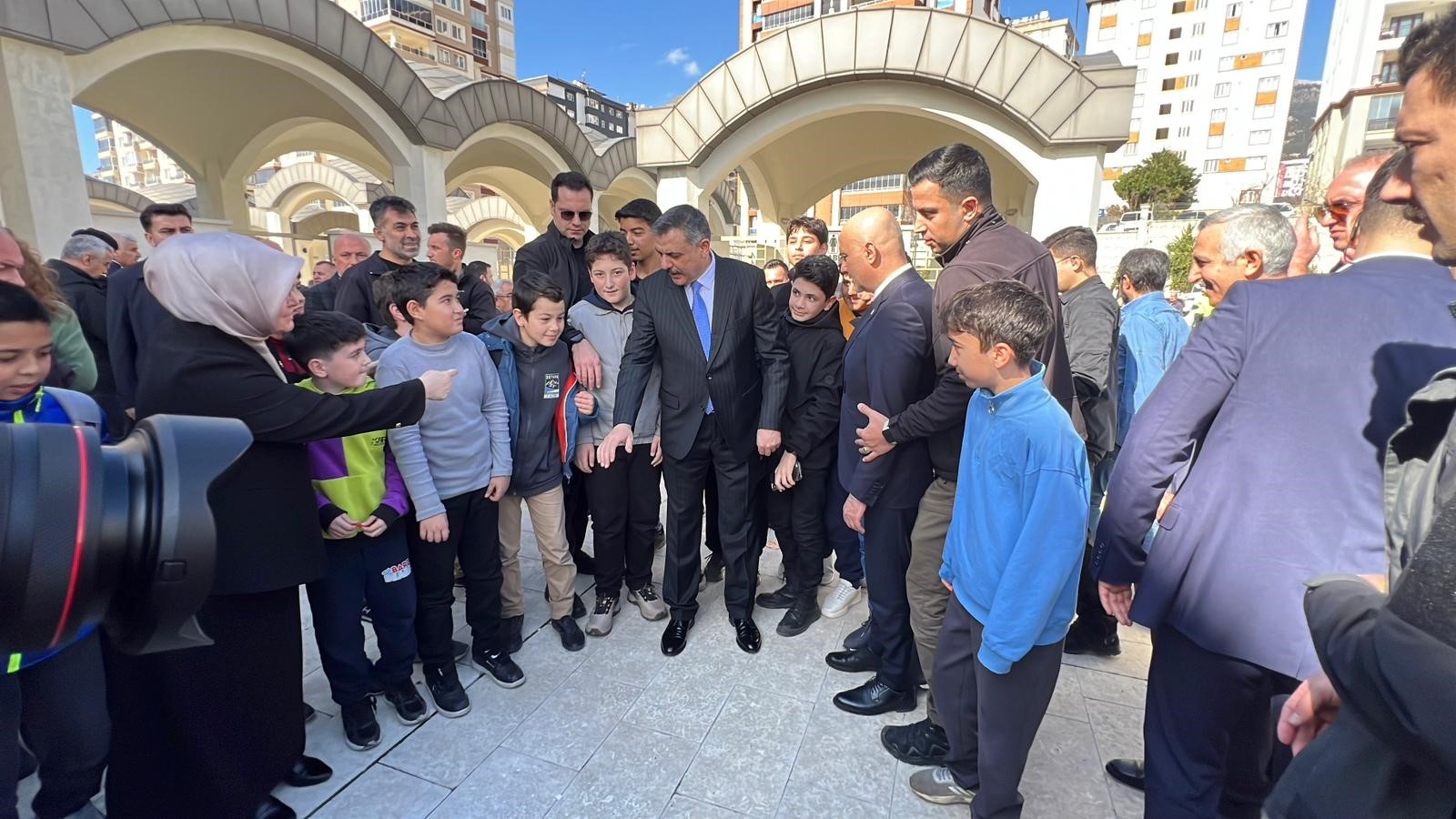 İçişleri Bakanı Çiftçi’ye Kahramanmaraşlıların İlgisi Yoğun Oldu (4)