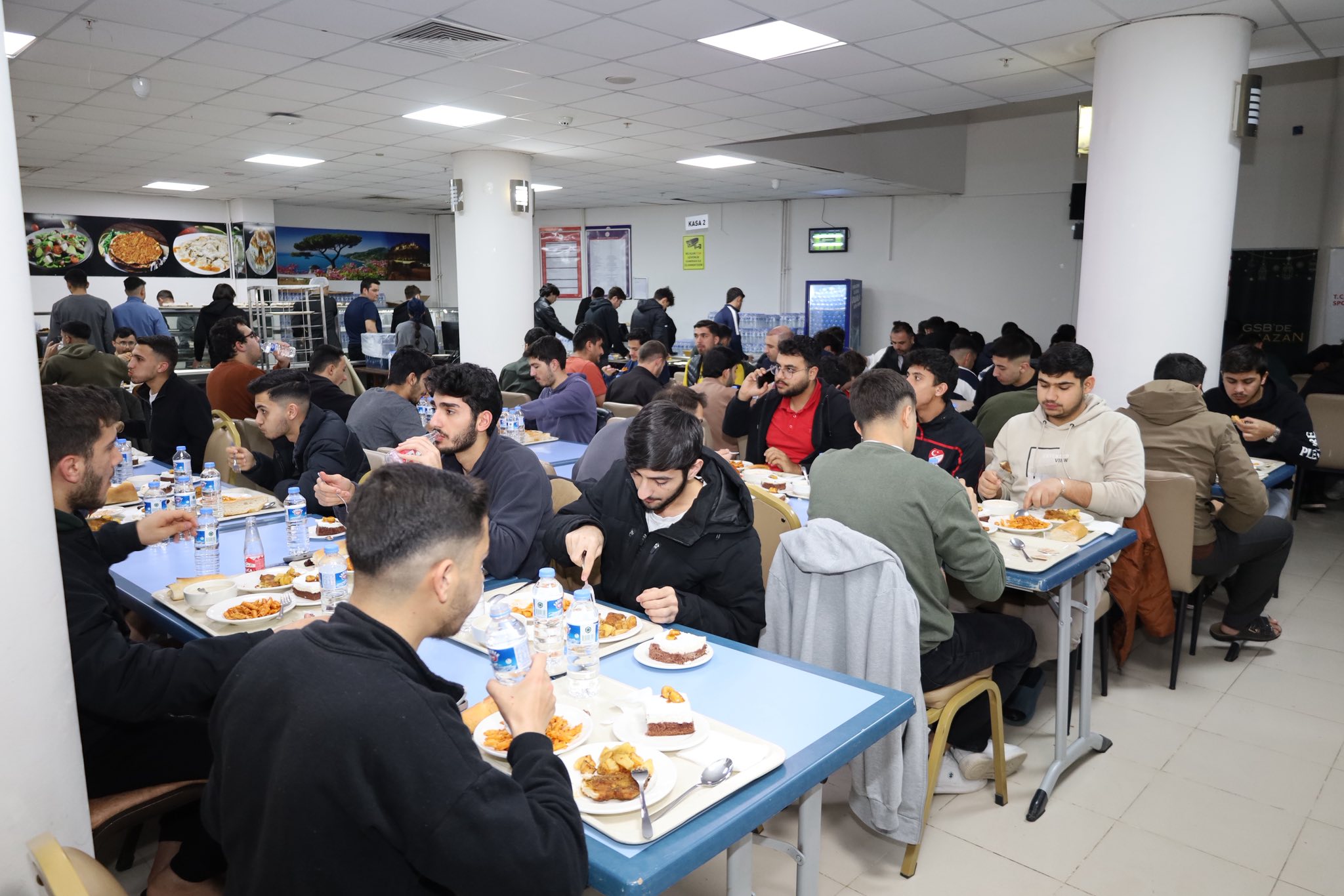 İl Müdürü Özdemir, Öğrencilerle İftarda Buluştu