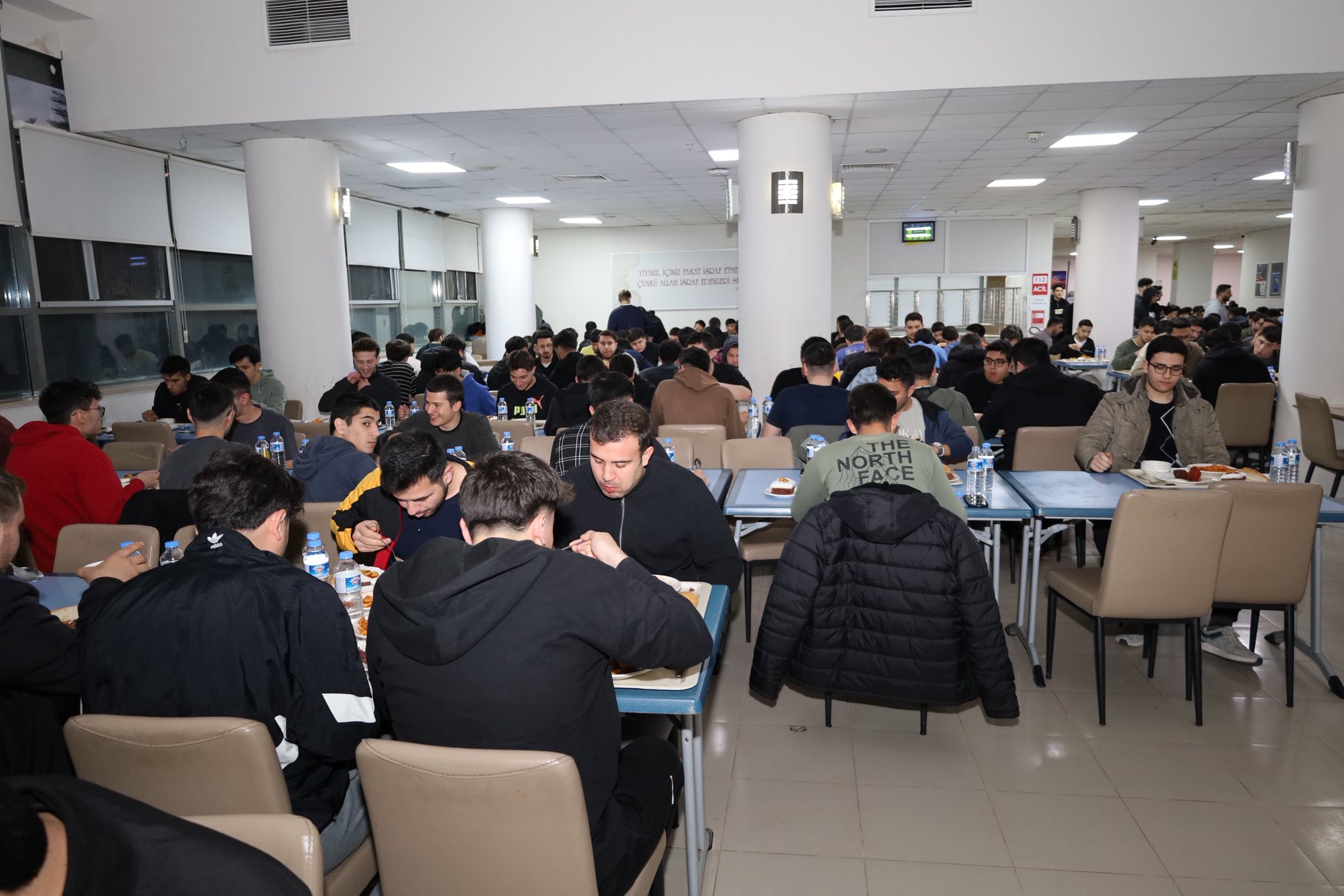 İl Müdürü Özdemir, Öğrencilerle İftarda Buluştu3