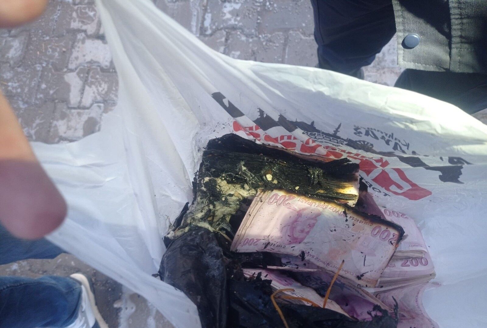 İtfaiye Erleri Alevlerin Arasından Kur'an I Kerim'i Kurtardı (3)