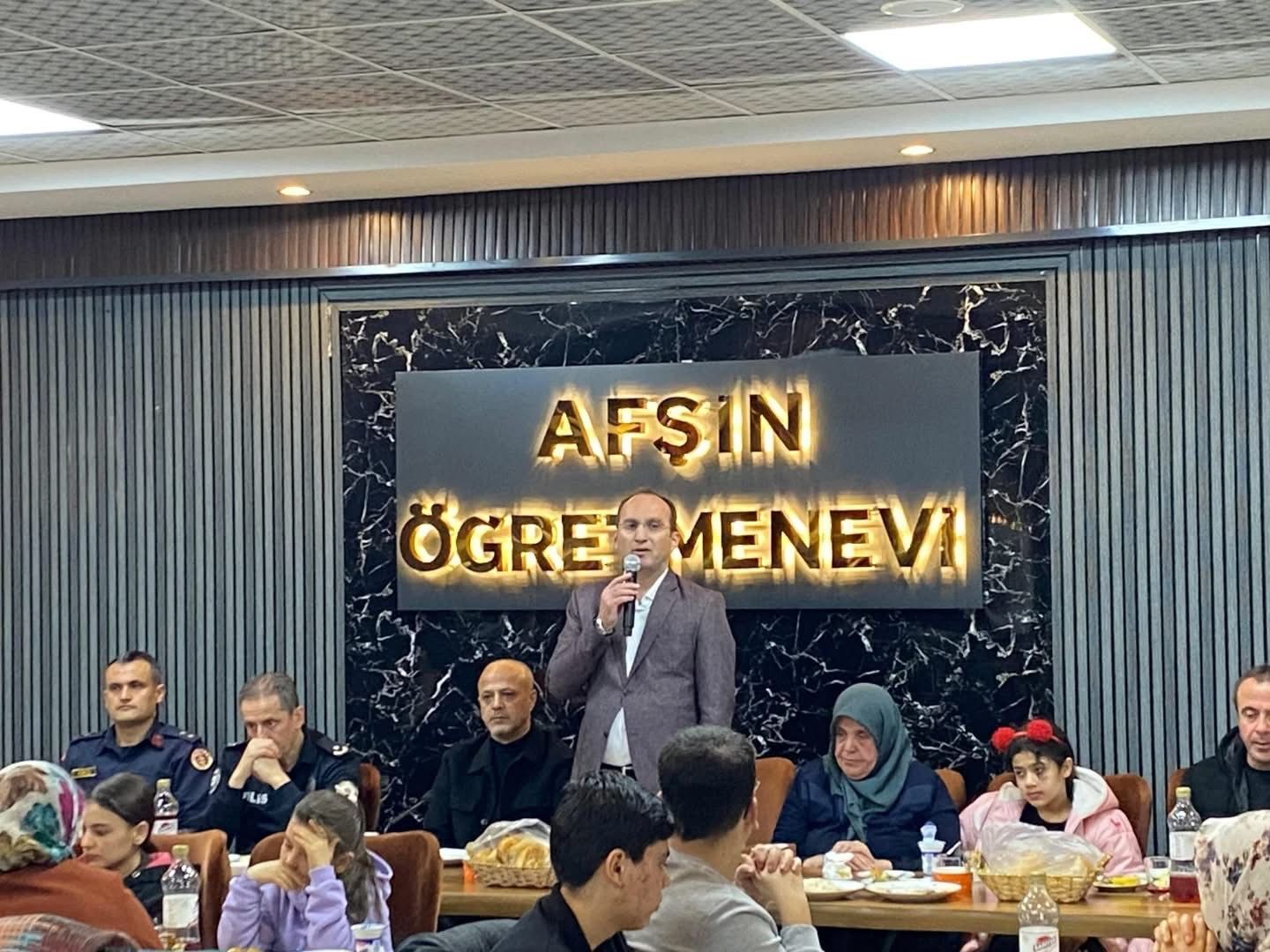 Kaymakam Sarıdoğan Ve Başkan Kıraç Depremzede Ailelerle İftarda Buluştu4