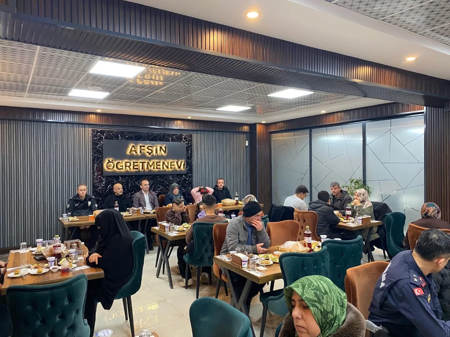 Kaymakam Sarıdoğan Ve Başkan Kıraç Depremzede Ailelerle İftarda Buluştu6