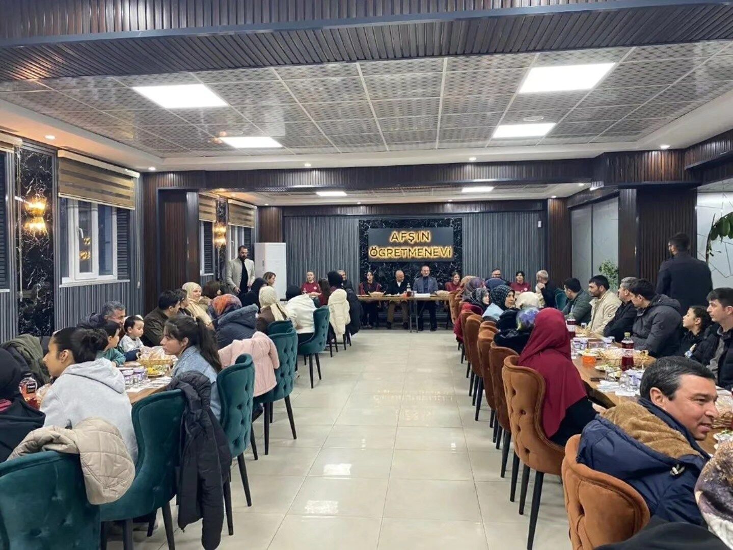 Kaymakam Sarıdoğan Ve Başkan Kıraç Öğrencilerle İftarda Buluştu