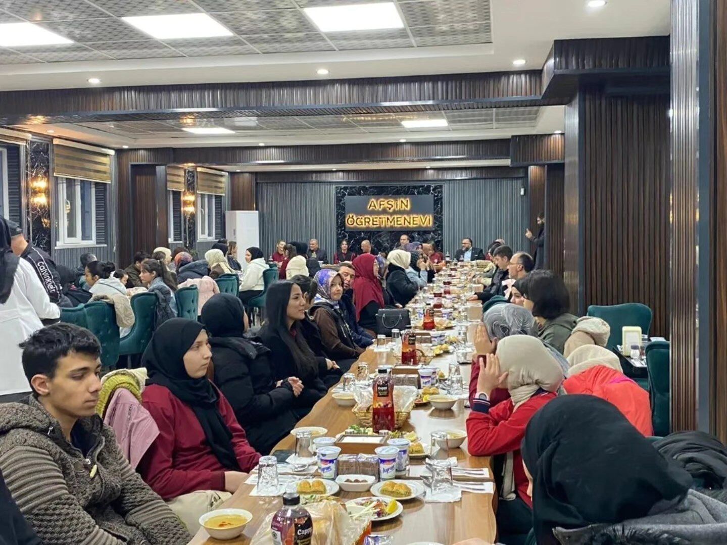 Kaymakam Sarıdoğan Ve Başkan Kıraç Öğrencilerle İftarda Buluştu2