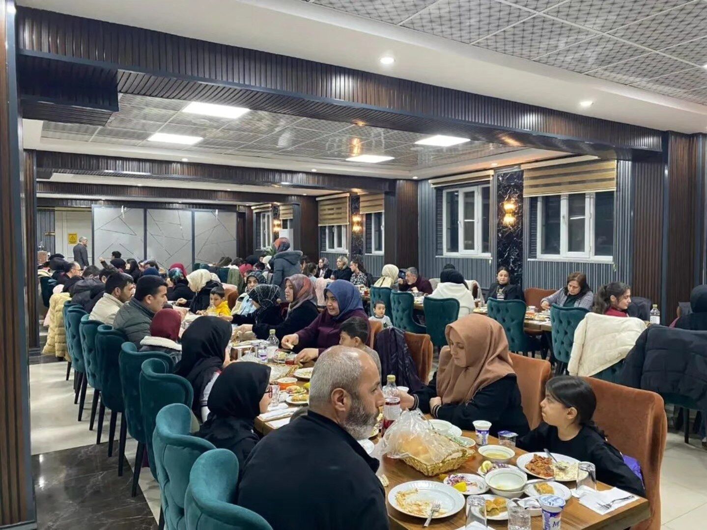 Kaymakam Sarıdoğan Ve Başkan Kıraç Öğrencilerle İftarda Buluştu4