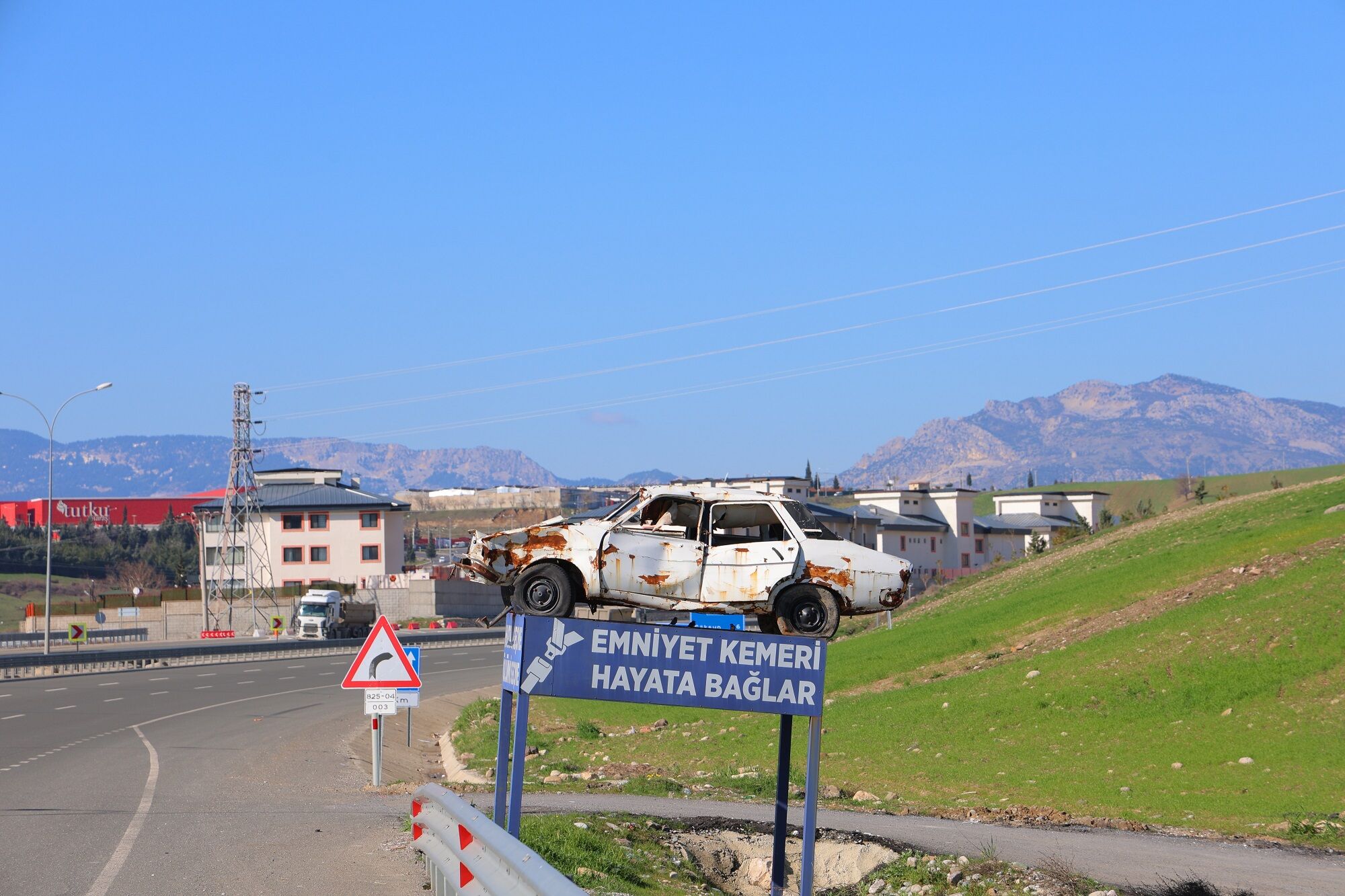 Kaza Yapmış Araçlarla Trafik Farkındalığı Oluşturuluyor (4)