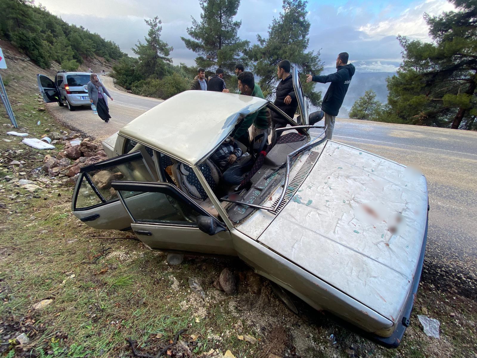 Kopan Kaya Parçası Otomobile İsabet Etti 2’Si Ağır 4 Yaralı (3)