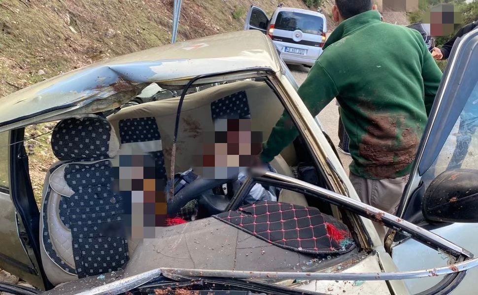 Kopan Kaya Parçası Otomobile İsabet Etti 2’Si Ağır 4 Yaralı1