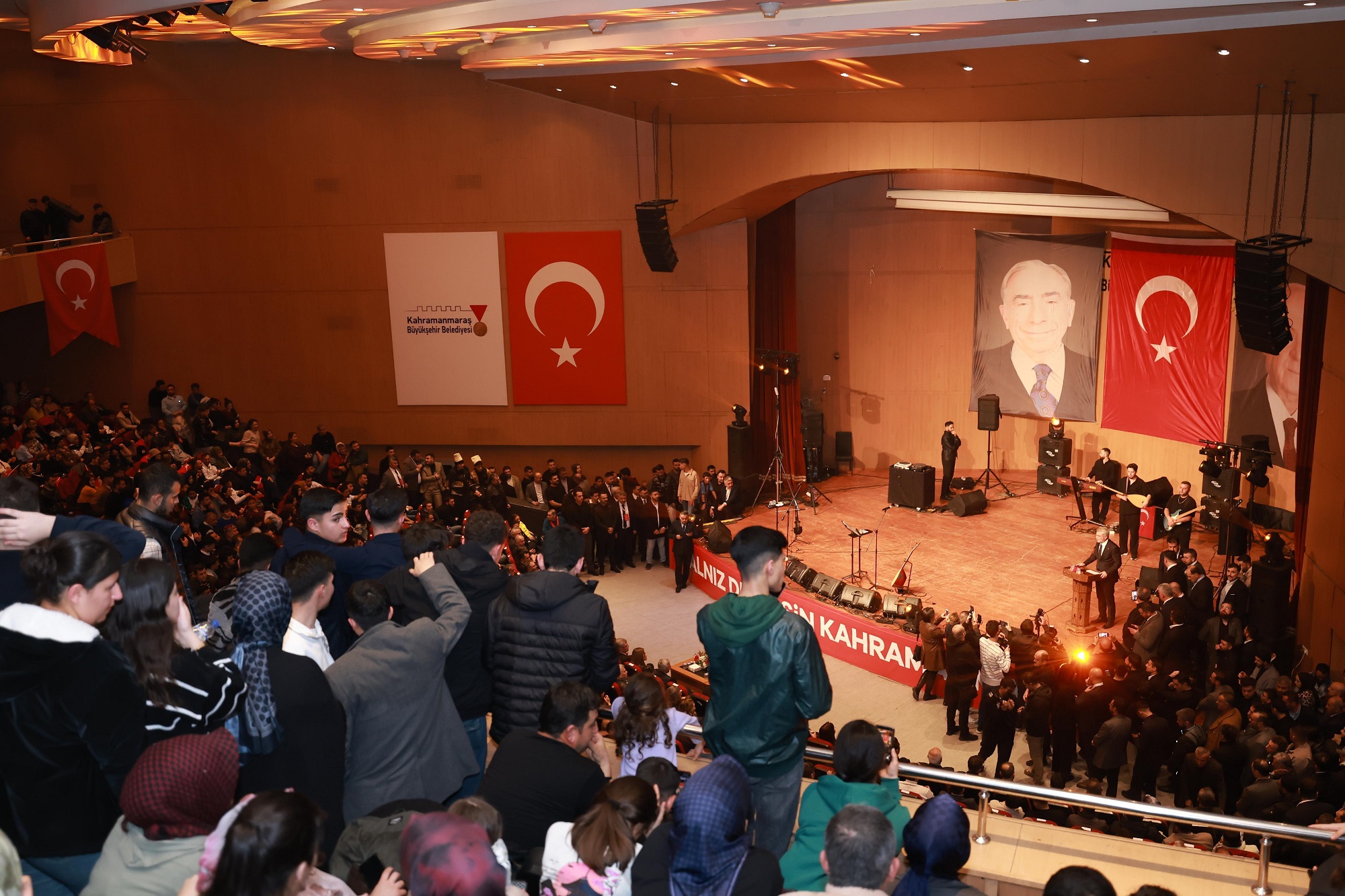 Kurtuluş Coşkusu Ali Kınık Konseriyle Zirveye Taşındı (1)