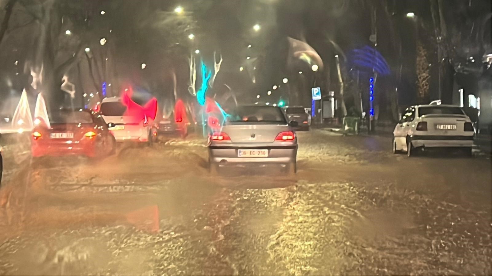 Kuvvetli Sağanak Taşkınlara Sebep Oldu (4)