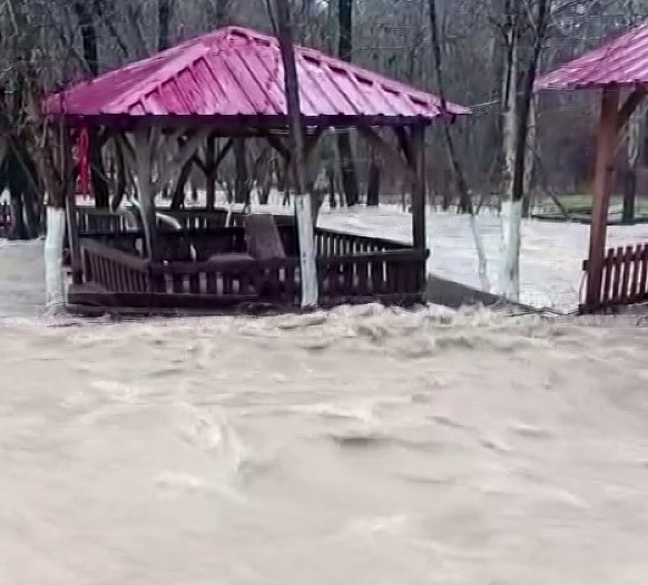 Kuvvetli Sağanak Yağış Dereleri Taşırdı (2)