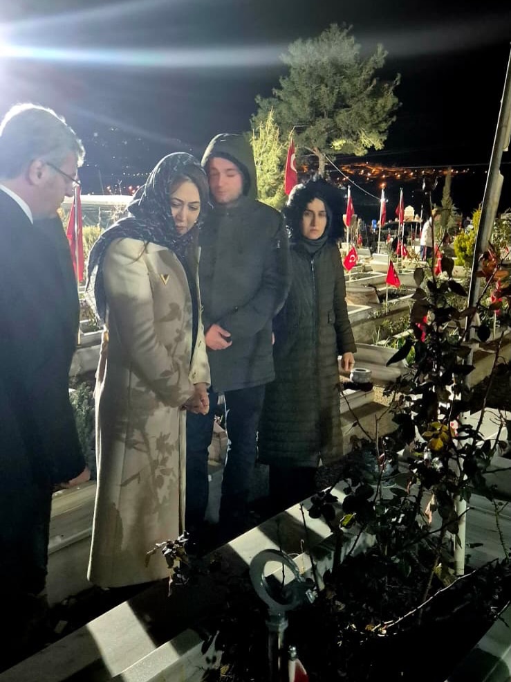 Mhp’li Karakoç Deprem Şehitliği Ve Atabey Apartmanı Ziyareti (3)