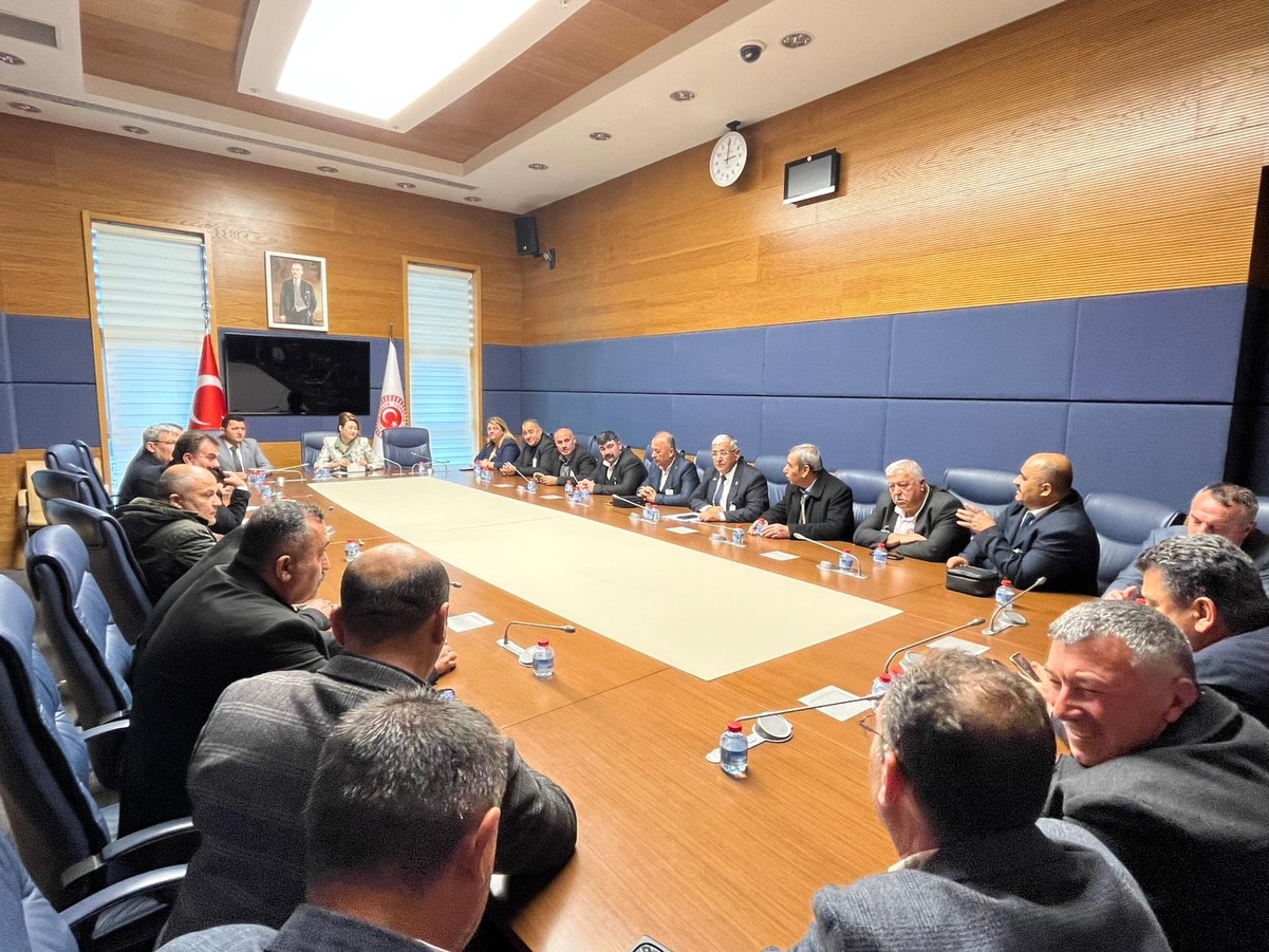 Mhp’li Karakoç, Türkoğlu Mahalle Muhtarlarını Gazi Meclis’te Ağırladı1