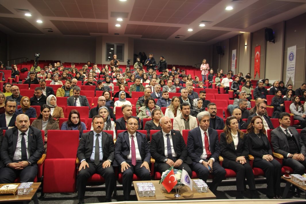 Millî Eğitim Müdürü Baydur “Asrın Felaketinde Gazetecilik” Paneline Katıldı1