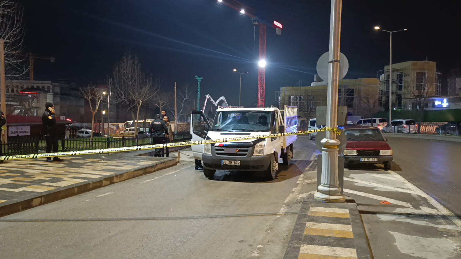 Otobüs Durağında Şüpheli Kamyonet Alarmı (5)