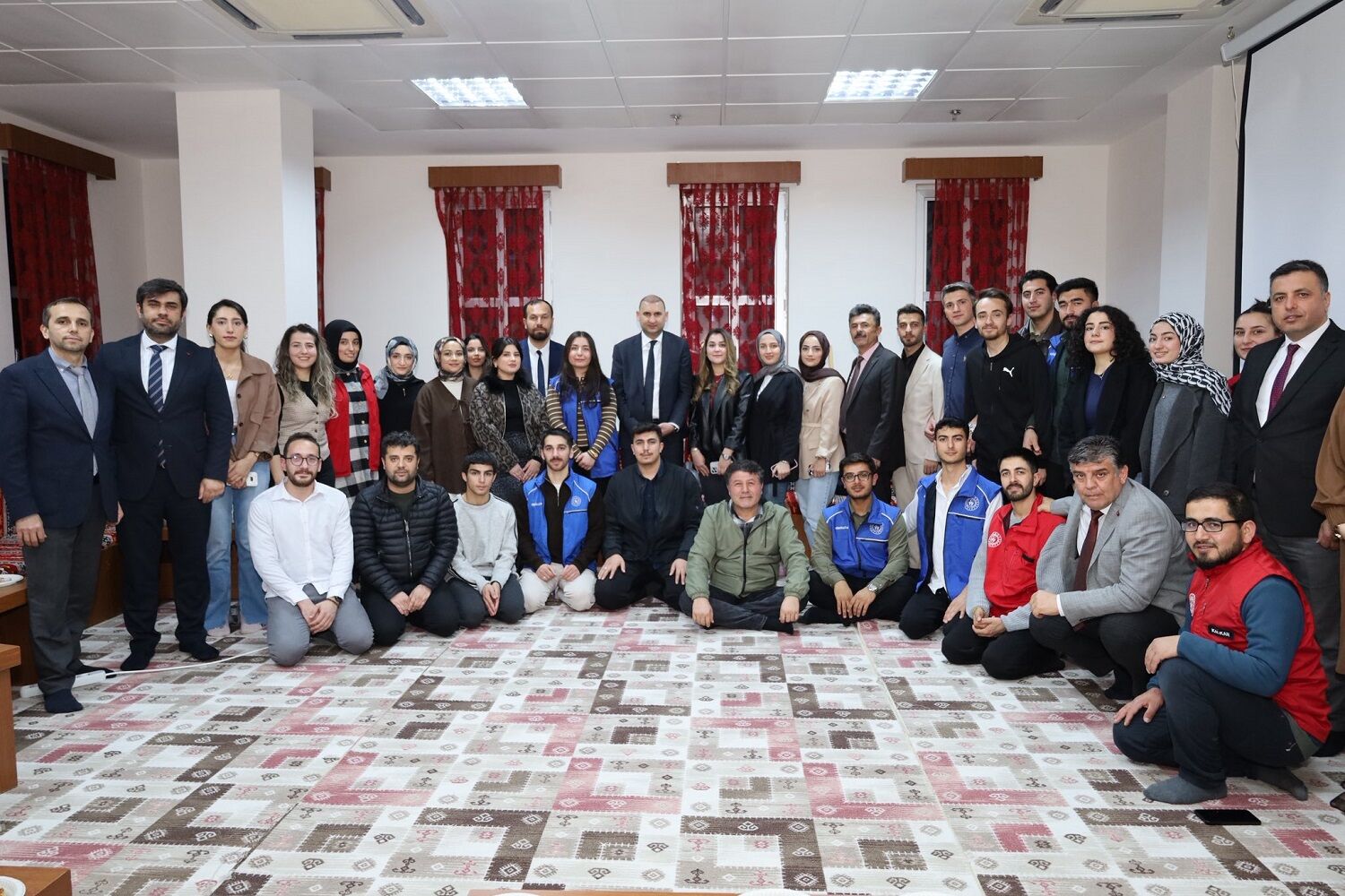 Özdemir, “Gençlere Yönelik Çalışmalar Artarak Sürecek” (2)