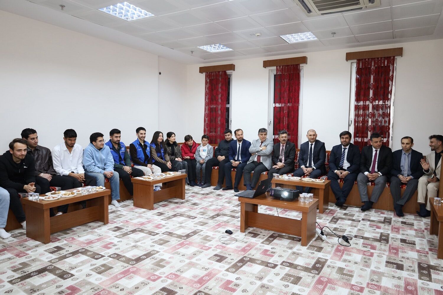 Özdemir, “Gençlere Yönelik Çalışmalar Artarak Sürecek” (6)