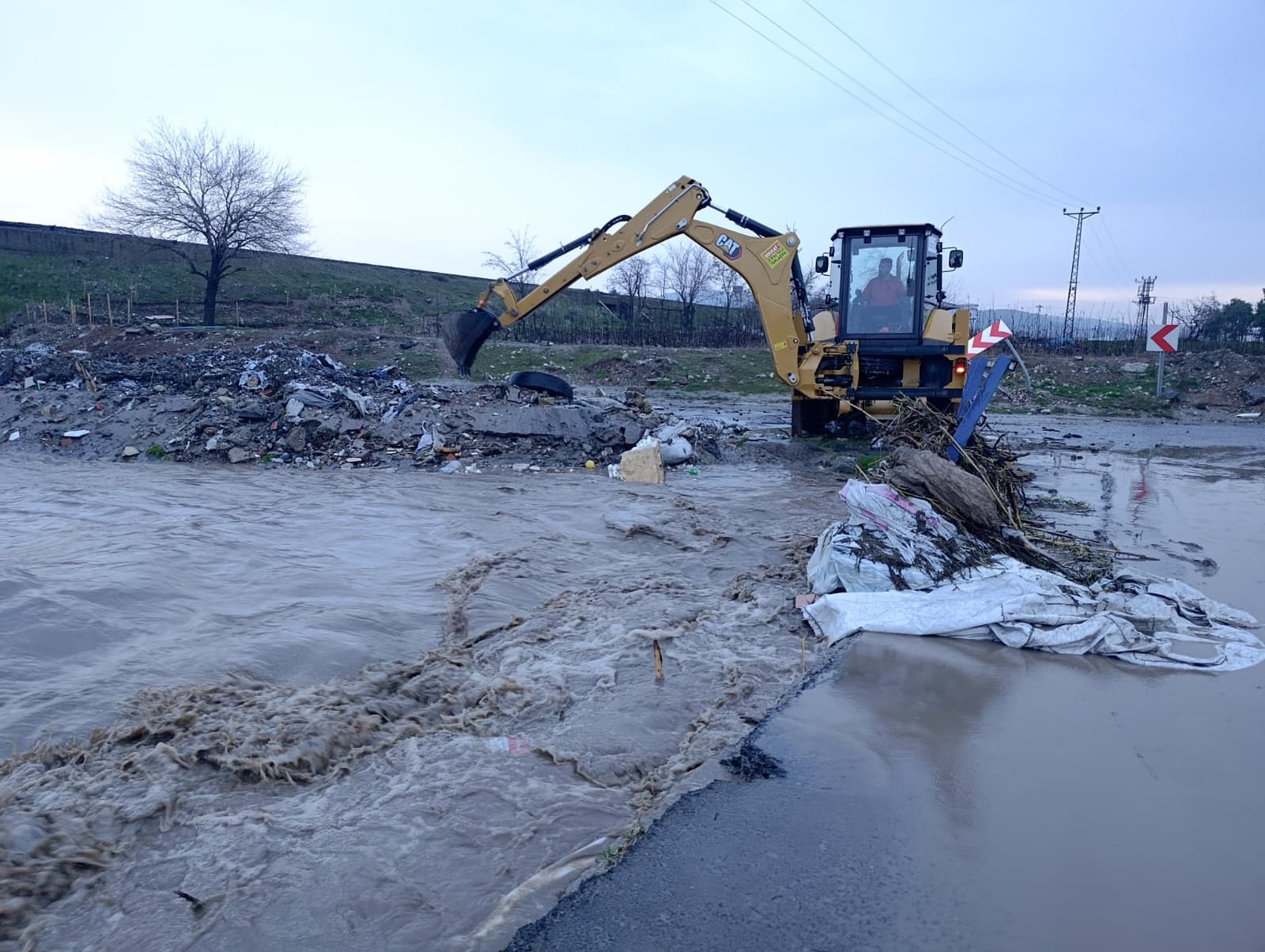 Sel Suları Yarım Asırlık Aksu Köprüsü’ne Zarar Verdi (4)