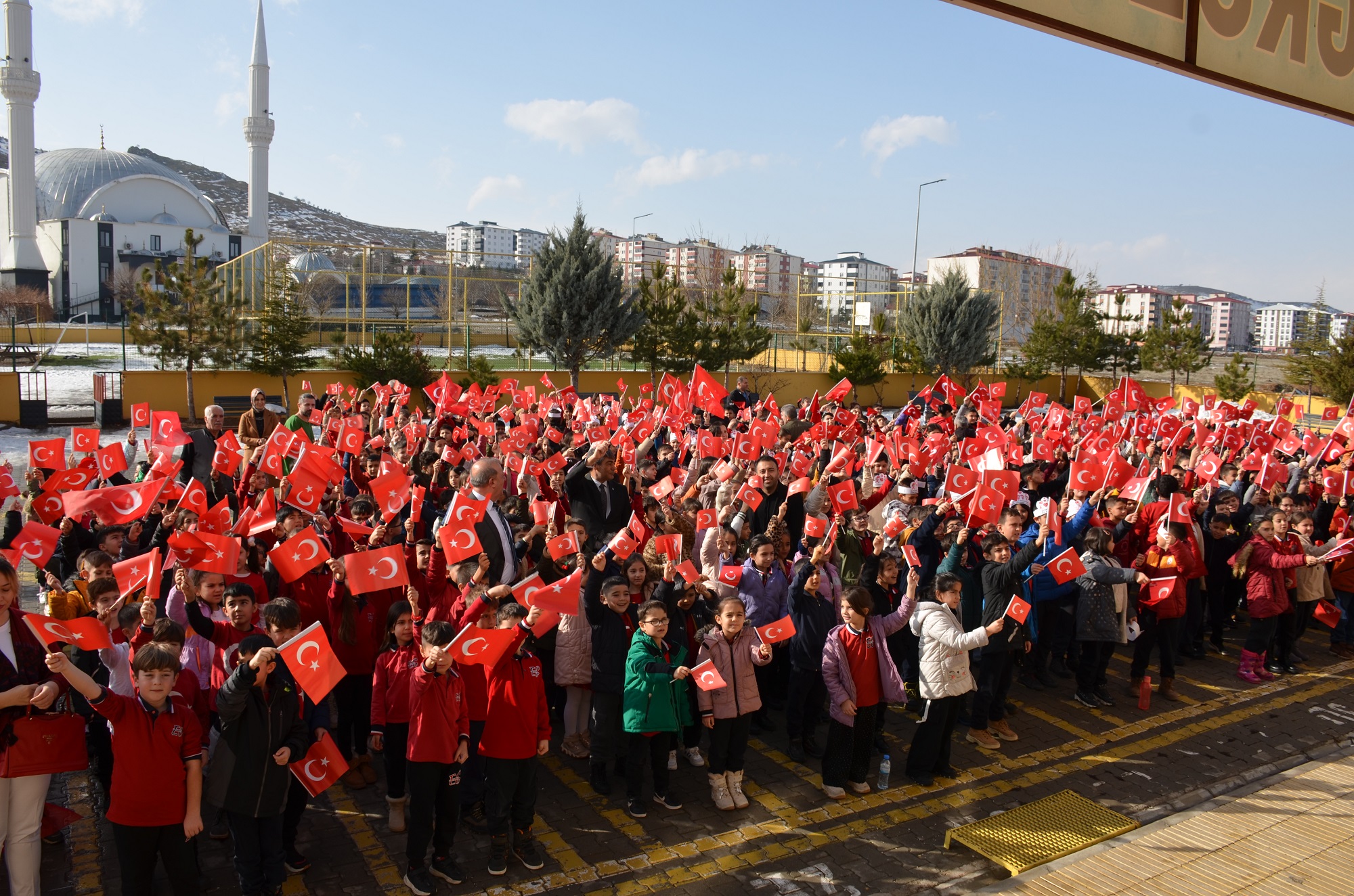 Türk Eğitim Sen Afşin’de Öğrencilere Türk Bayrağı Dağıttı (15)-2