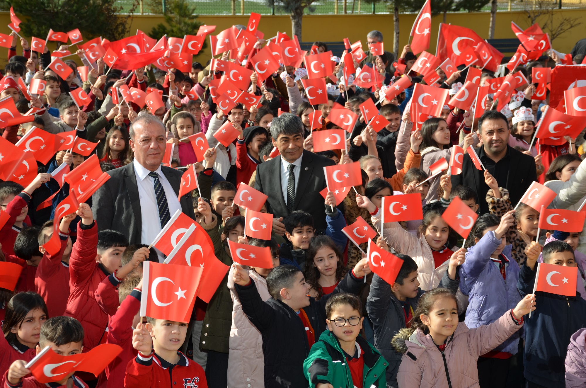 Türk Eğitim Sen Afşin’de Öğrencilere Türk Bayrağı Dağıttı (16)-2