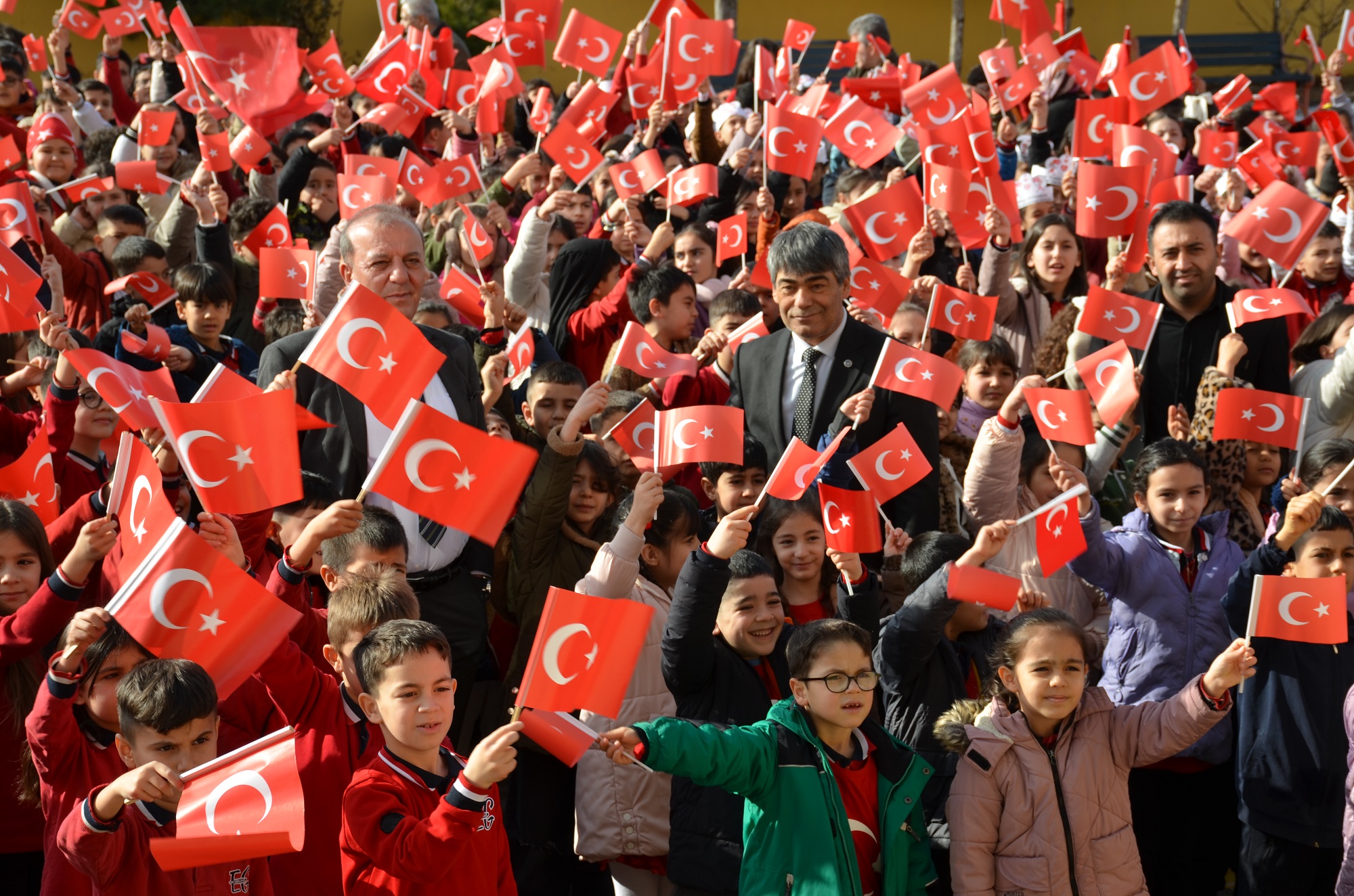 Türk Eğitim Sen Afşin’de Öğrencilere Türk Bayrağı Dağıttı (17)-2
