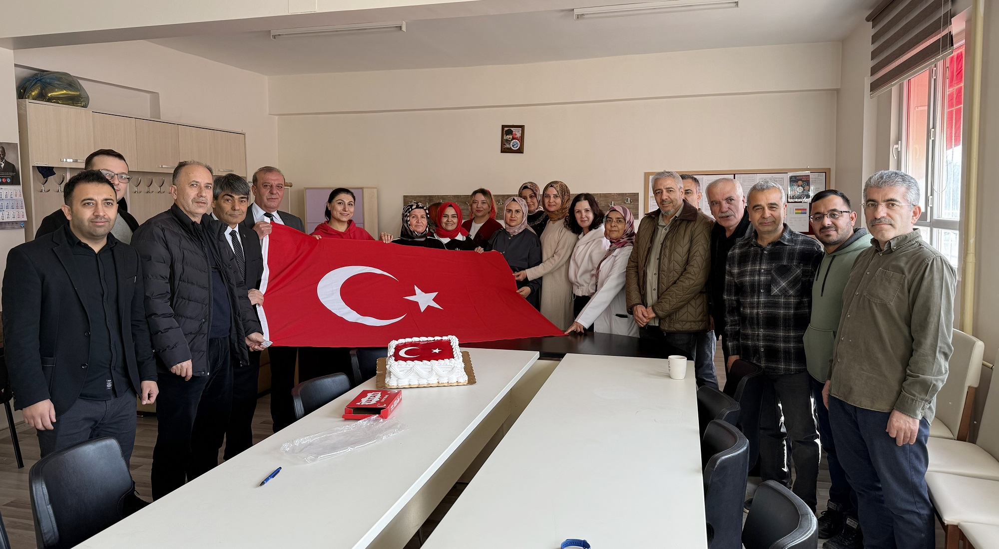 Türk Eğitim Sen Afşin’de Öğrencilere Türk Bayrağı Dağıttı (2)-1