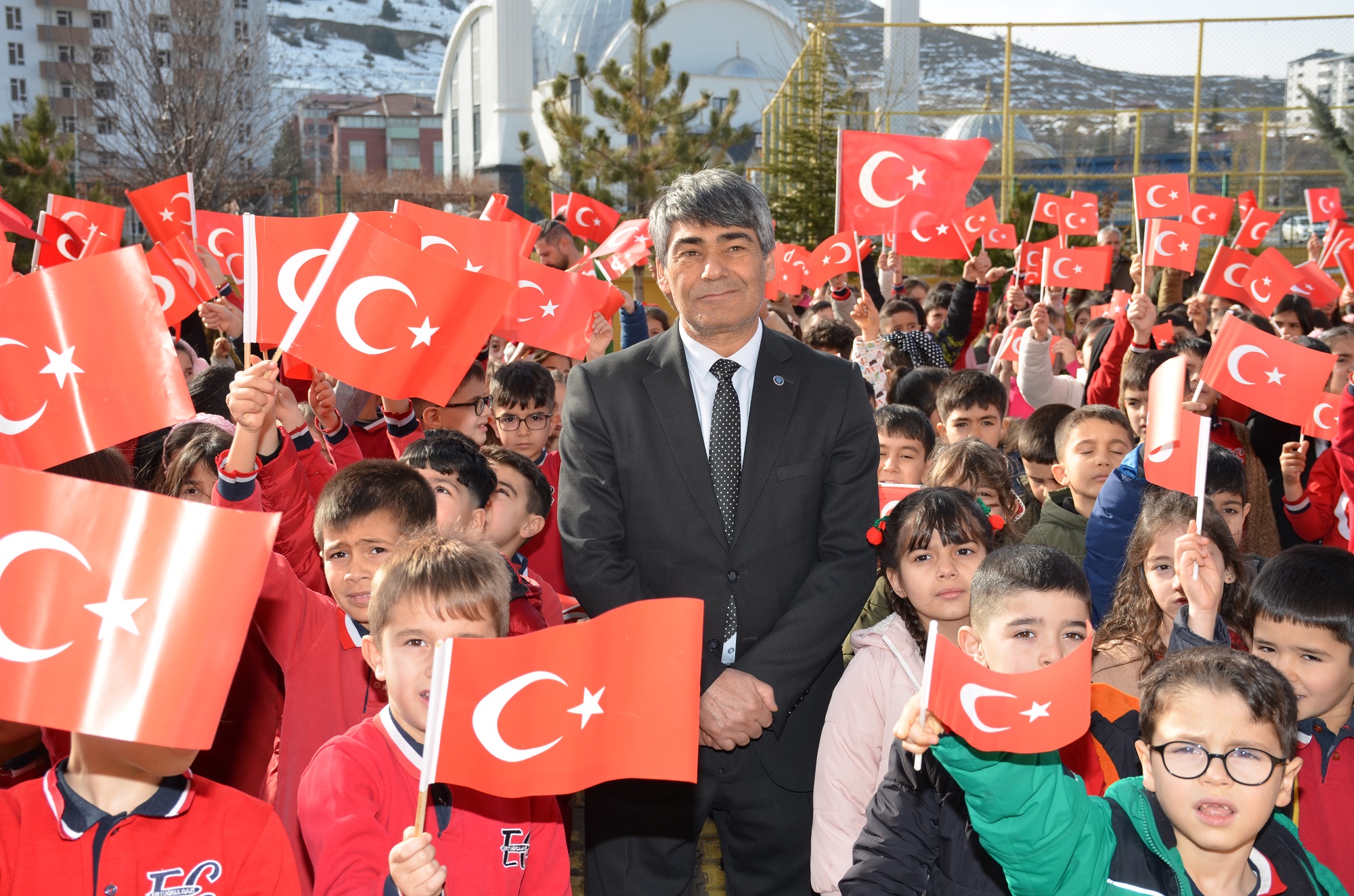 Türk Eğitim Sen Afşin’de Öğrencilere Türk Bayrağı Dağıttı (23)-2