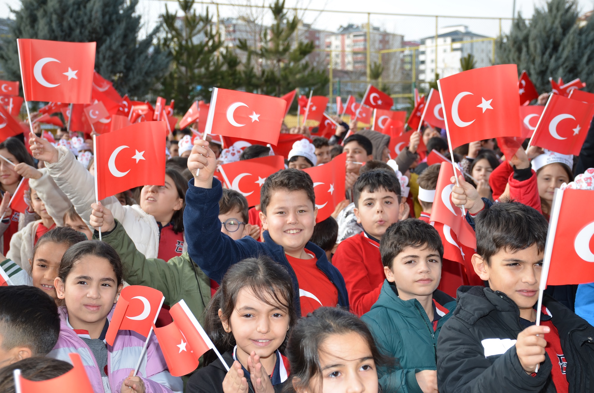 Türk Eğitim Sen Afşin’de Öğrencilere Türk Bayrağı Dağıttı (24)-2