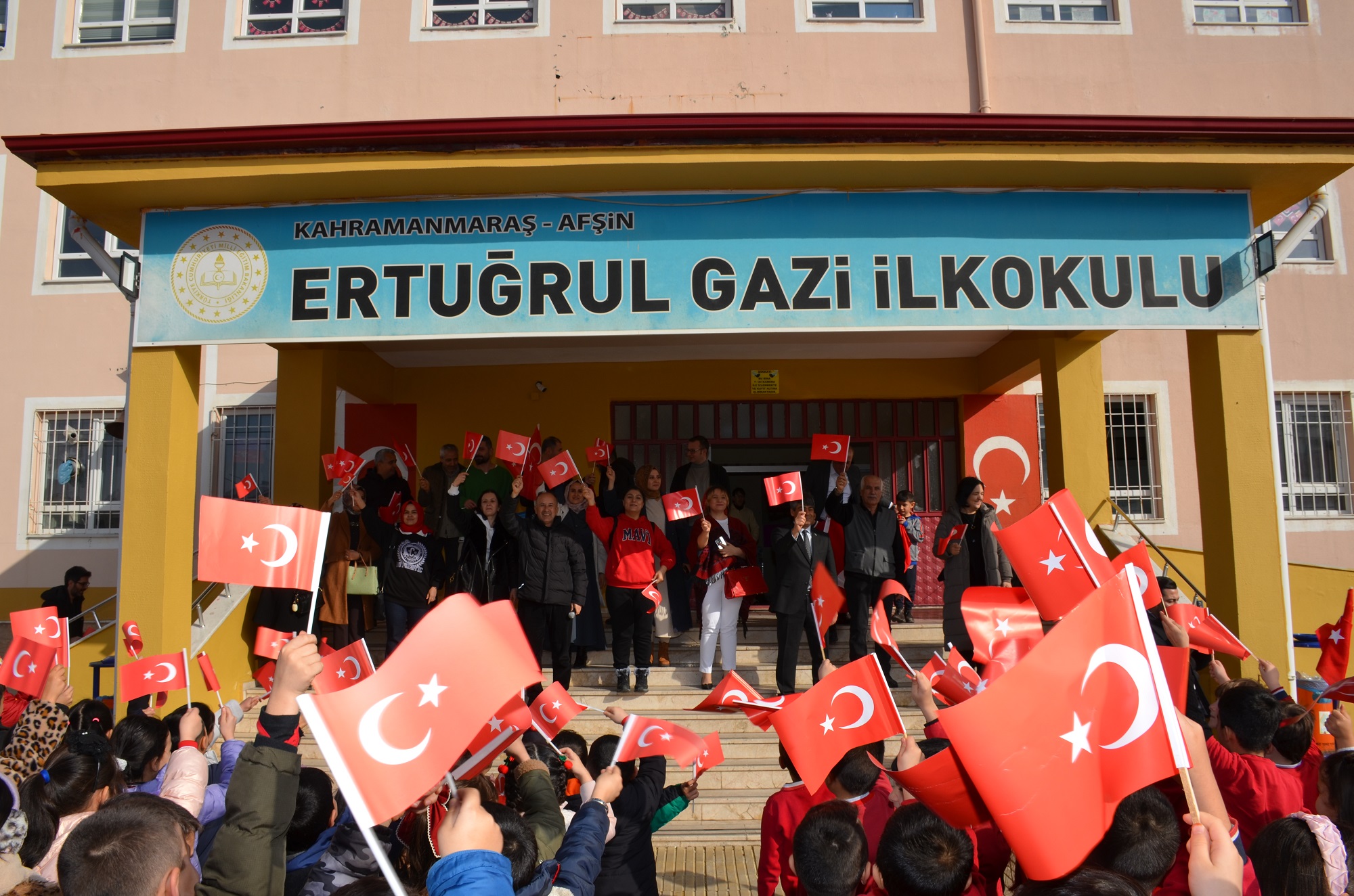 Türk Eğitim Sen Afşin’de Öğrencilere Türk Bayrağı Dağıttı (25)-2