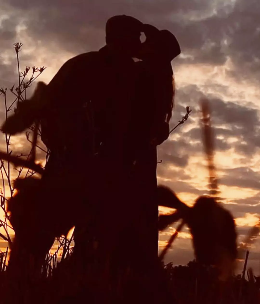 Ünlü Çiftten İlk Kez Bu Kadar Yakın Poz Çağatay Ulusoy Ve Aslıhan Malbora Dudak Dudağa