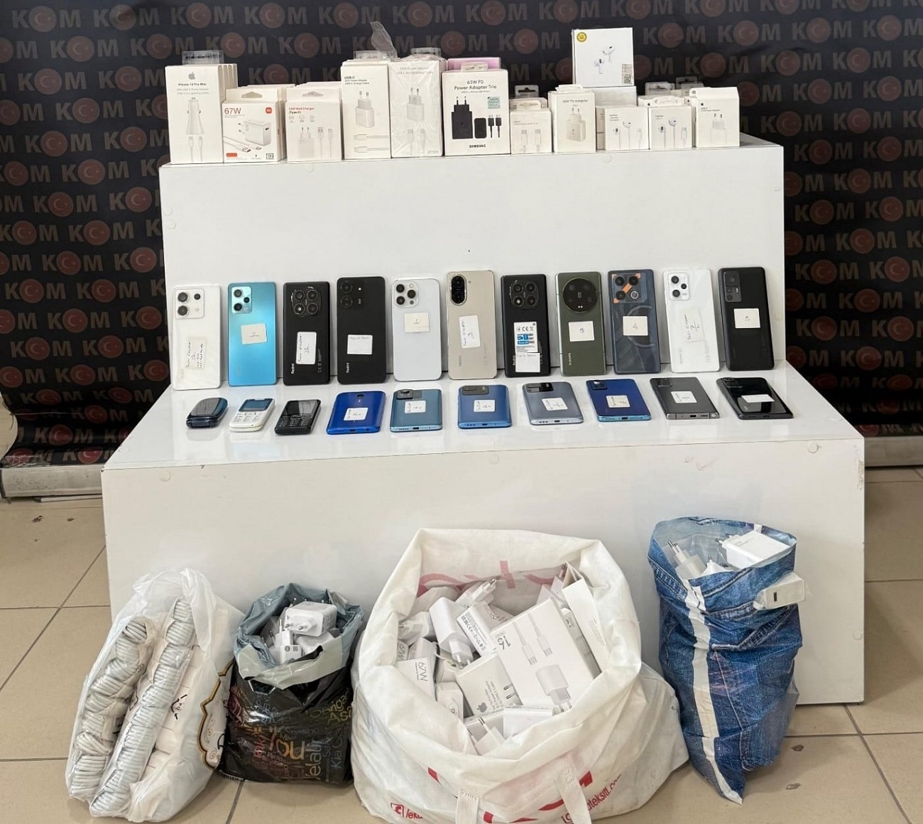 Uyuşturucu Ve Kaçak Telefonlar Ele Geçirildi 1 Tutuklama (2)