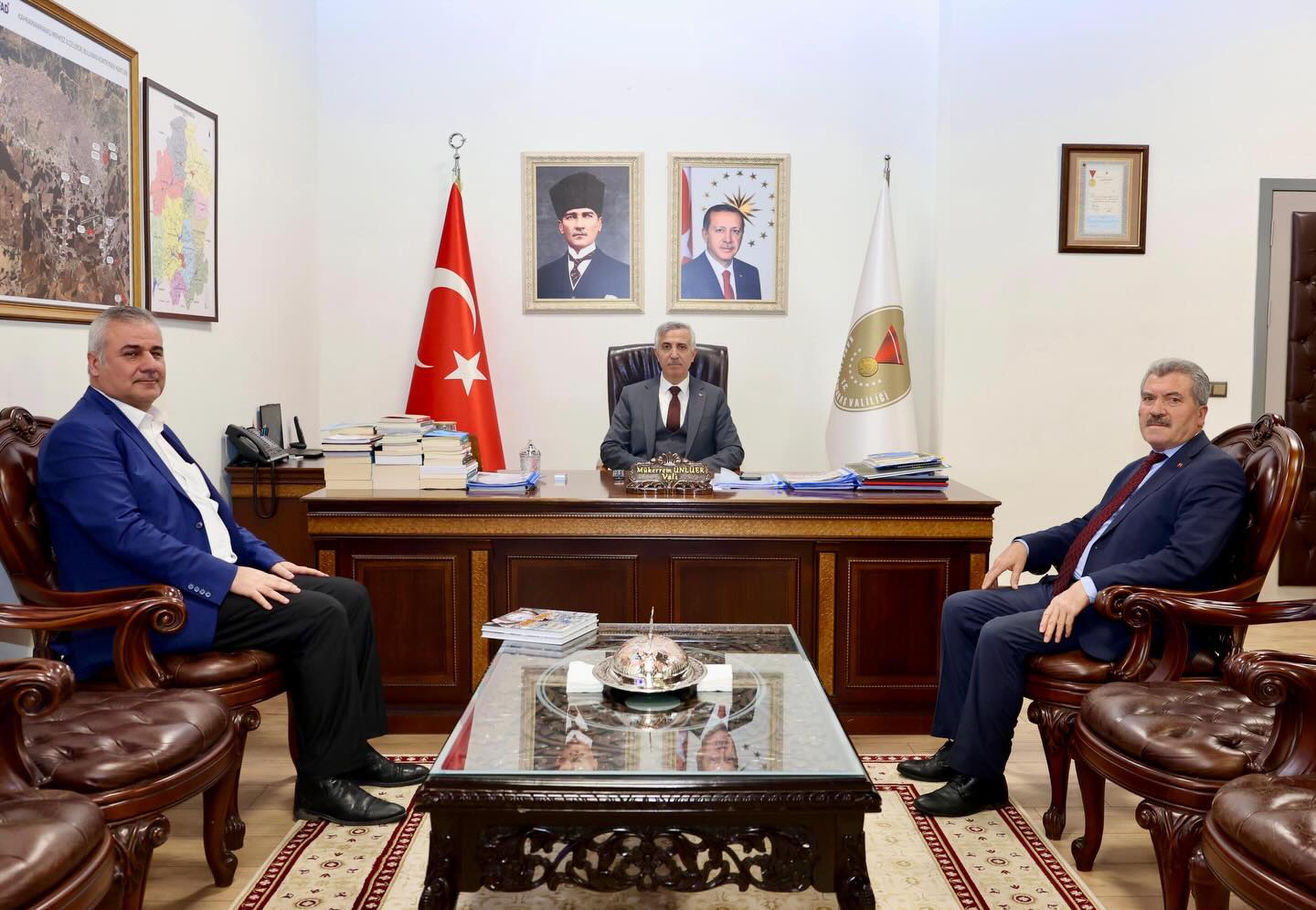 Vali Ünlüer Makamında Ziyaretçilerini Ağırladı2