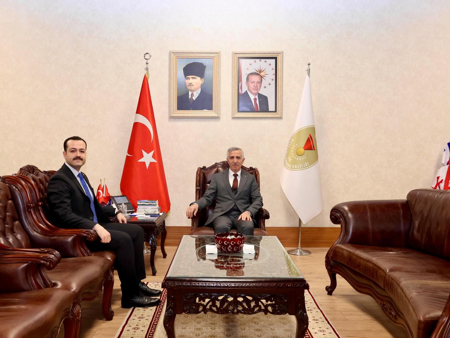 Vali Ünlüer Makamında Ziyaretçilerini Ağırladı4