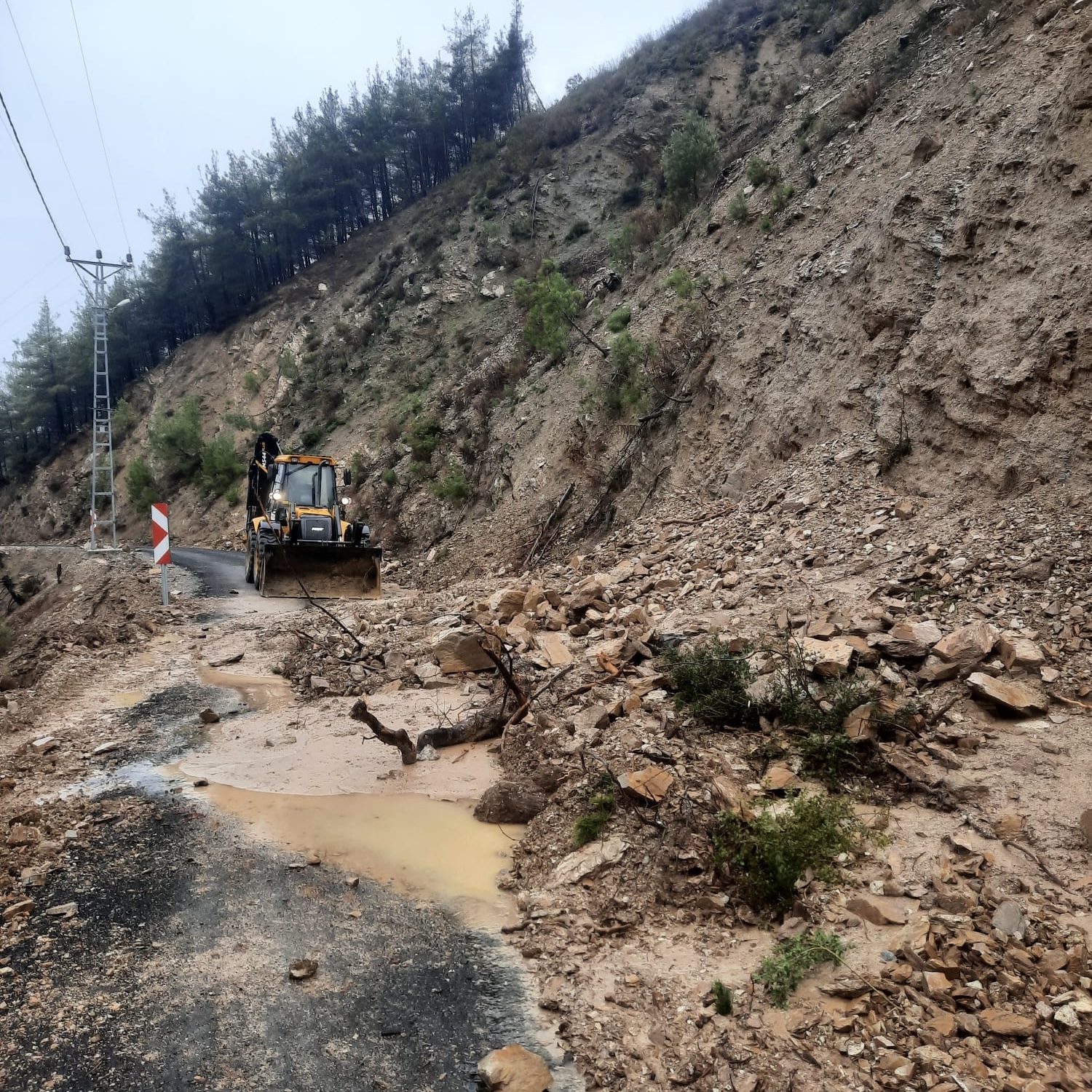 Yağışların Oluşturduğu Tahribatları Bir Bir Ortadan Kaldırıyor (2)