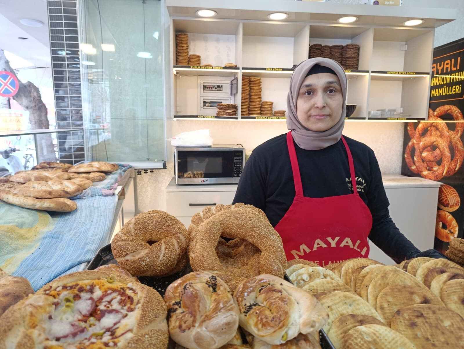 4 Çocuk Annesi Neslihan Gürdal, Lahmacun Ustalığıyla Dikkat Çekiyor (3)