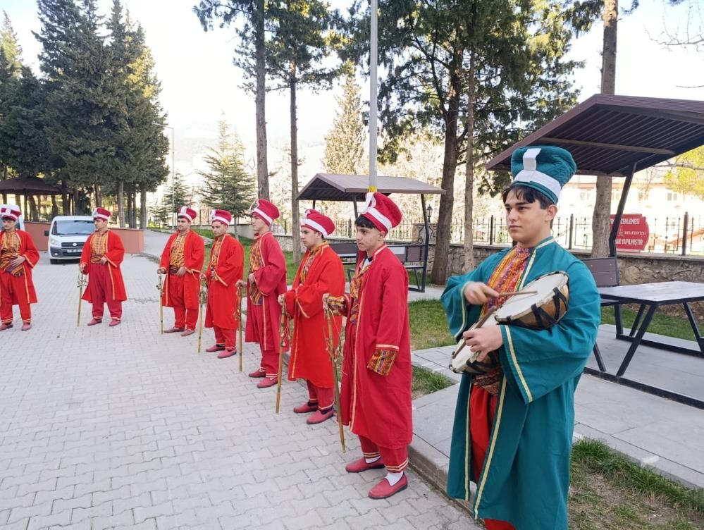 40 Yıllık Öğretmen Duygusal Törenle Emekliye Uğurlandı 3