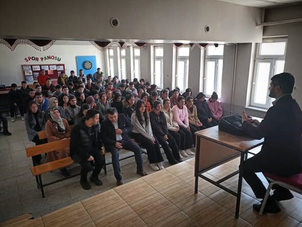 645716557 17923628820252945 5212998938826960803 N