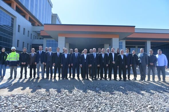 649231169 18347714434224049 4848718598214686746 N