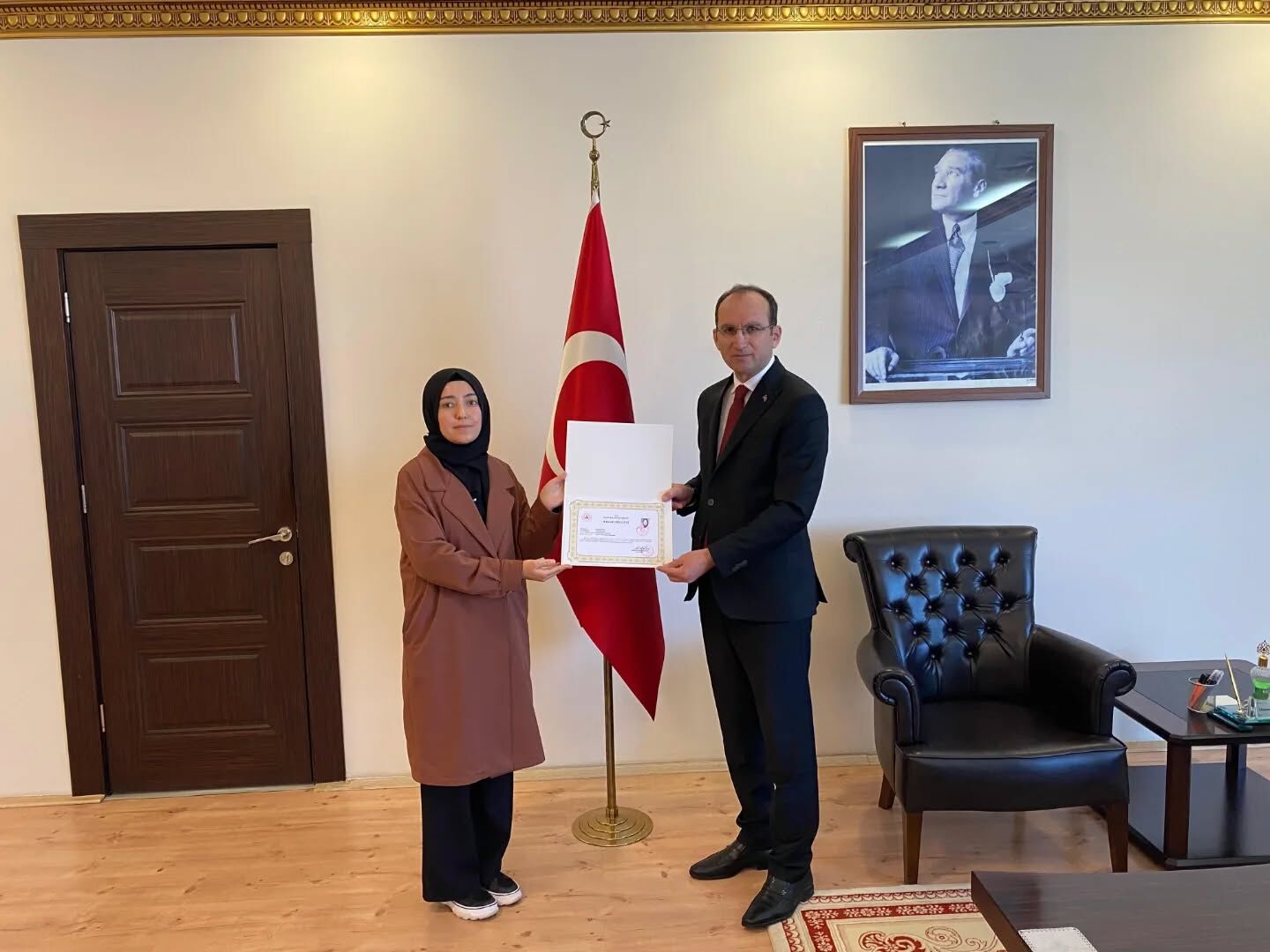 Kaymakam Sarıdoğan’dan Eğitim Personeline Başarı Belgesi