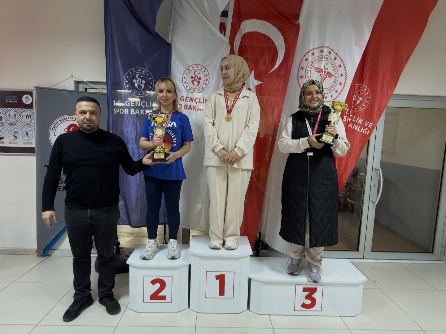 Afşin İlçe Sağlık Müdürlüğü Masa Tenisi Turnuvasında Üçüncü Oldu7