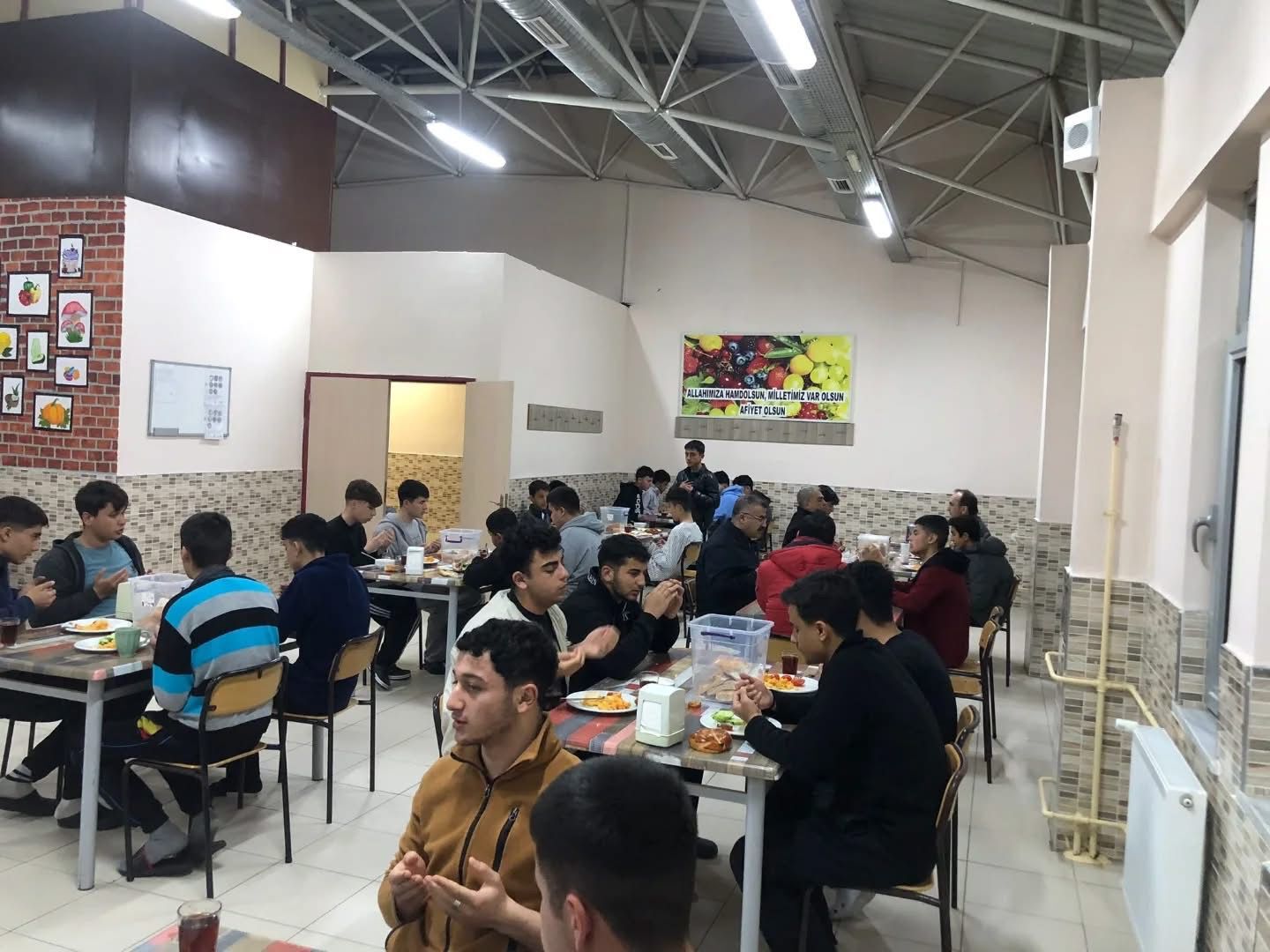 Afşin Kaymakamı Sarıdoğan, Öğrencilerle Sahur Sofrasında Buluştu1