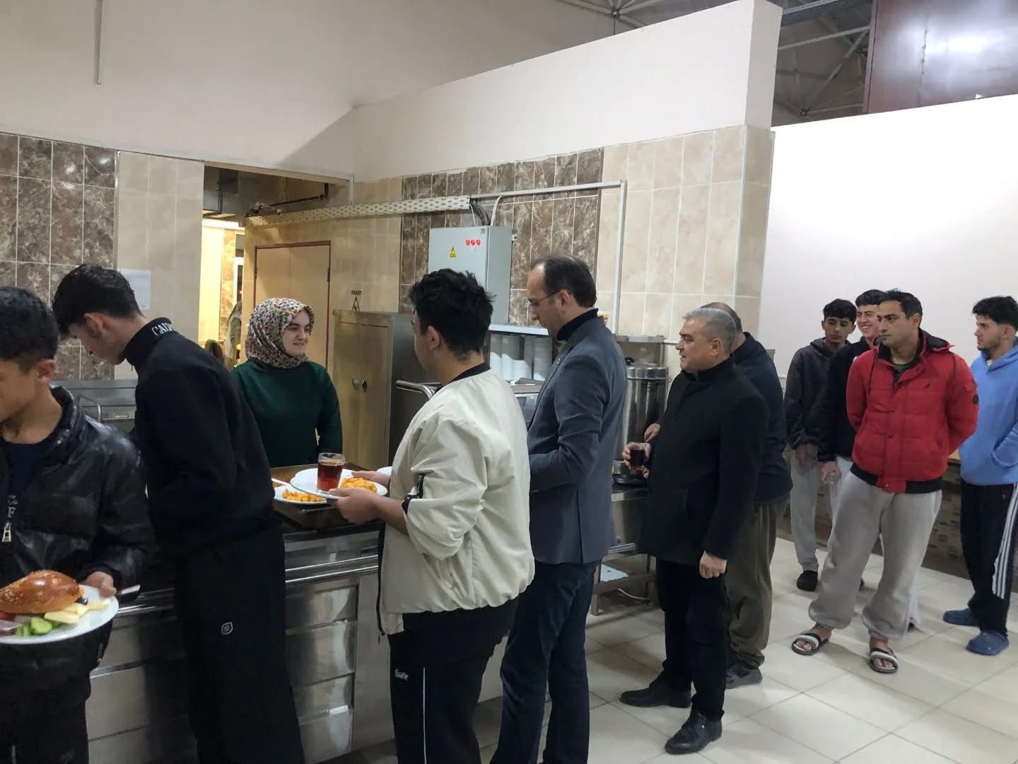 Afşin Kaymakamı Sarıdoğan, Öğrencilerle Sahur Sofrasında Buluştu4