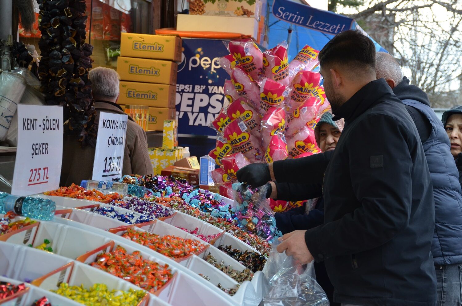 Afşin’de Arefe Günü Çarşı Dolup Taştı (8)