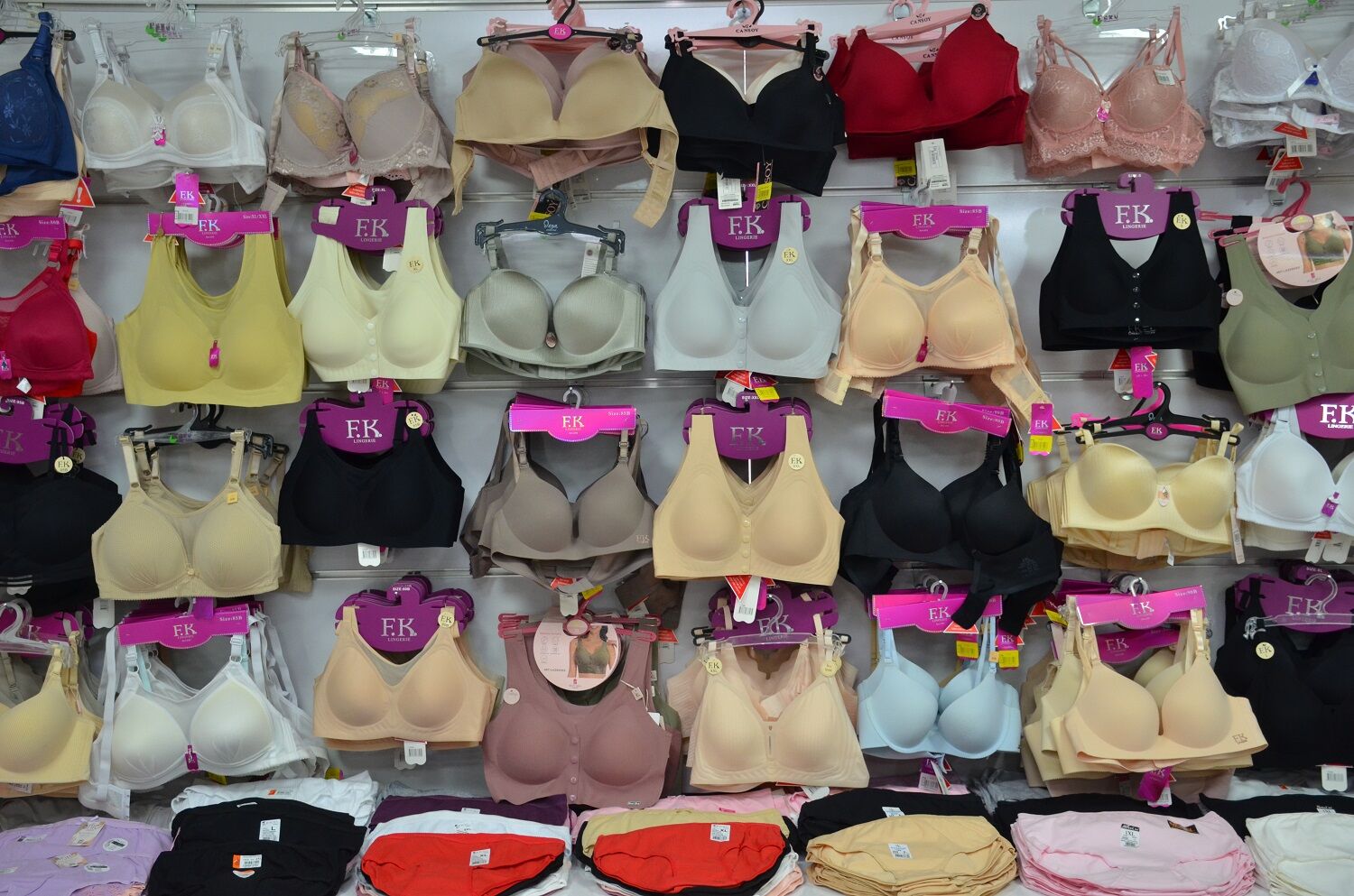 Afşin’de Giyimin Güvenilir Adresi Öz Cerenler (10)