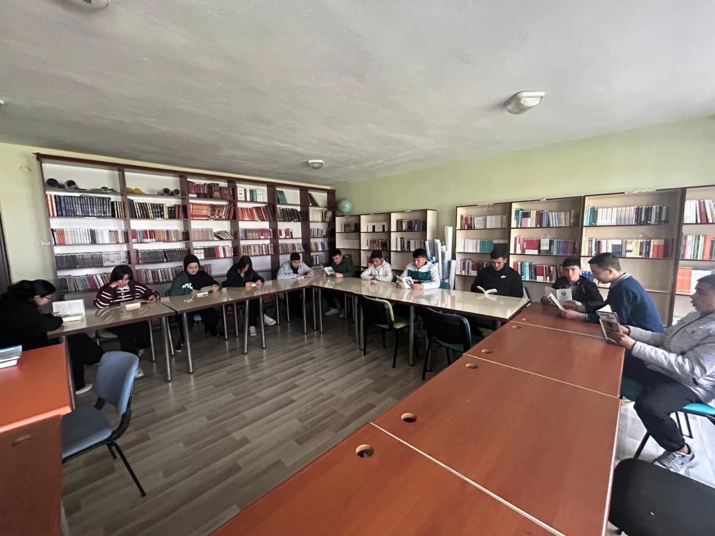 Afşin’de “İyileştiren Kütüphane” Temasıyla Eş Zamanlı Okuma Etkinliği Düzenlendi1