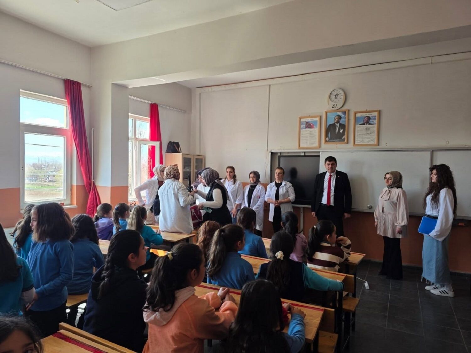 Afşin’de Miniklere Anlamlı Dokunuş Usta Öğreticilerden Saç Bakımı Etkinliği (1)