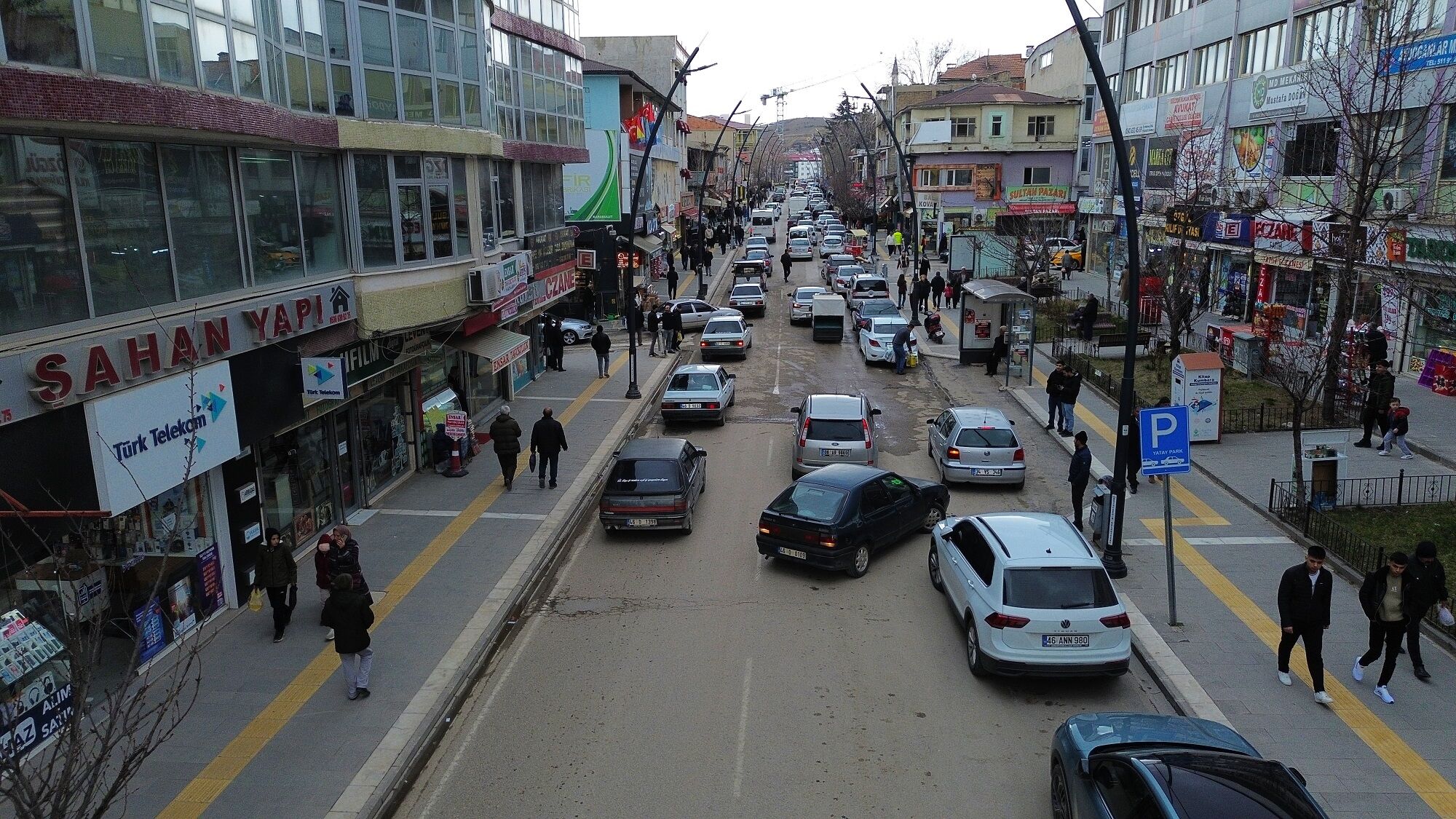 Afşin’de Ramazan Bayramı Arifesinde Trafik Yoğunluğu Yaşanıyor (1)