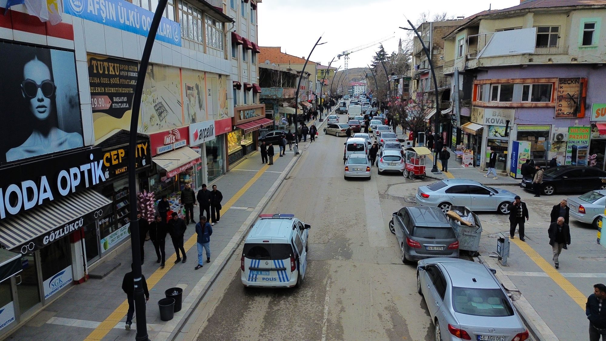 Afşin’de Ramazan Bayramı Arifesinde Trafik Yoğunluğu Yaşanıyor (3)